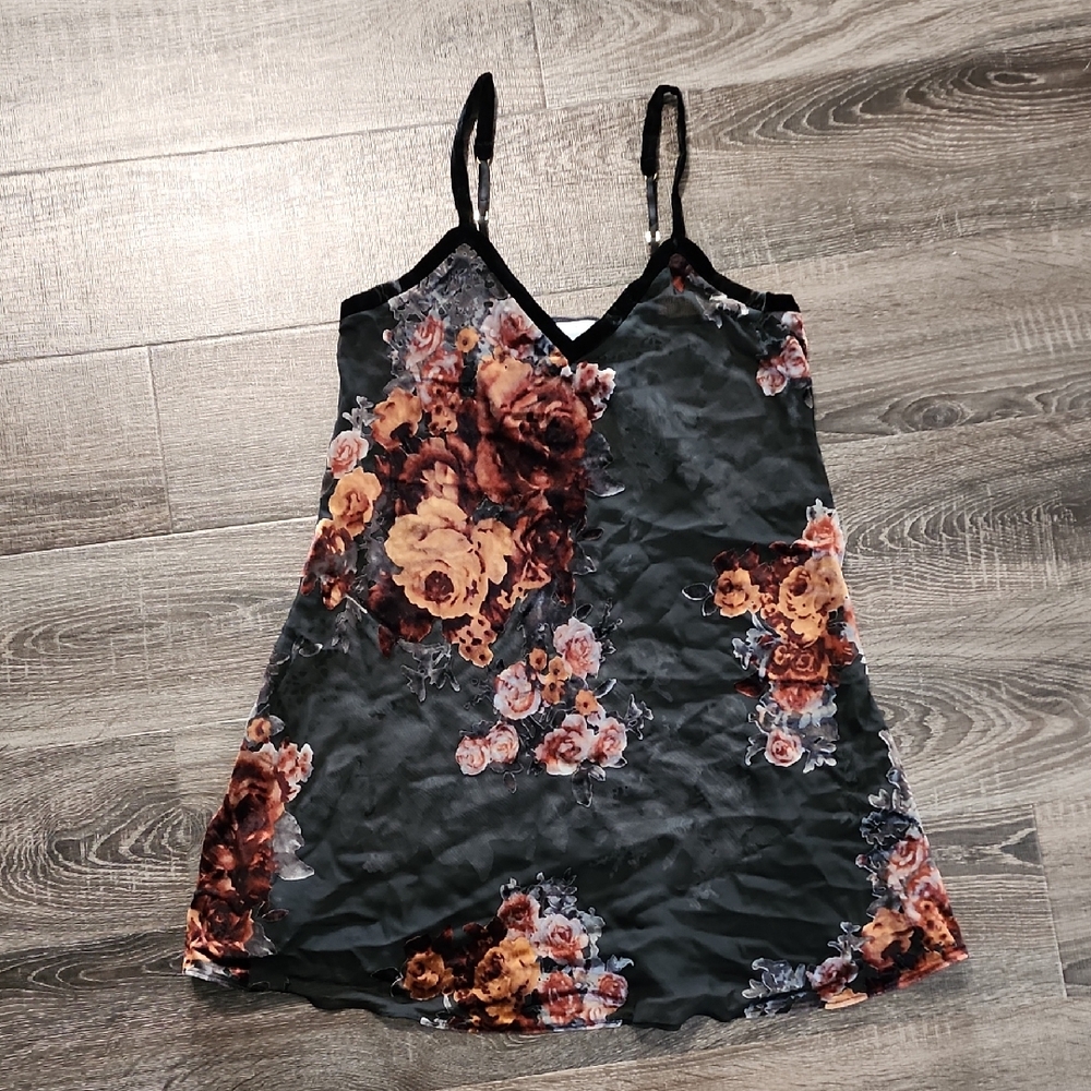 💋 Flora Nikrooz velvet trim Floral chemise 💋